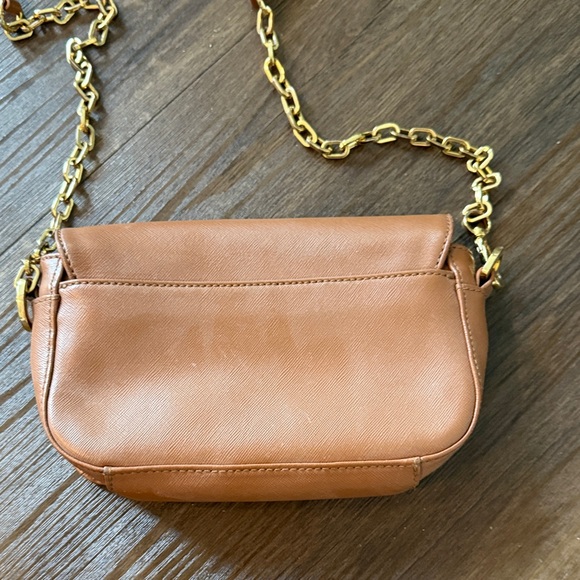 Tory Burch Tan Crossbody Bag with Gold Chain - Picture 4 of 9